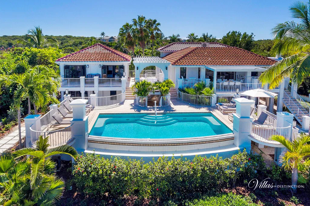 A spectacular villa with a large private in ground pool